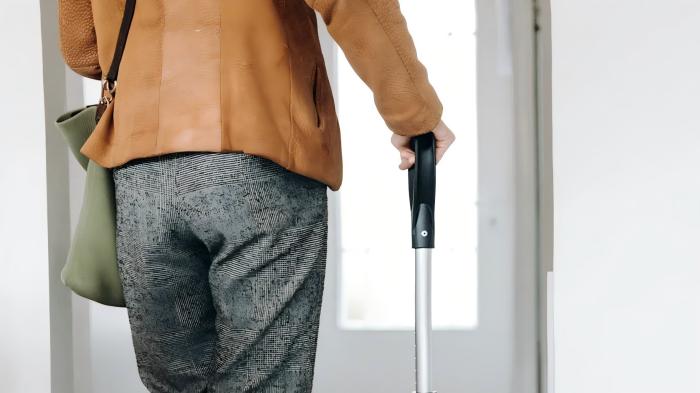 What you should know before choosing an aluminum walking stick manufacturer